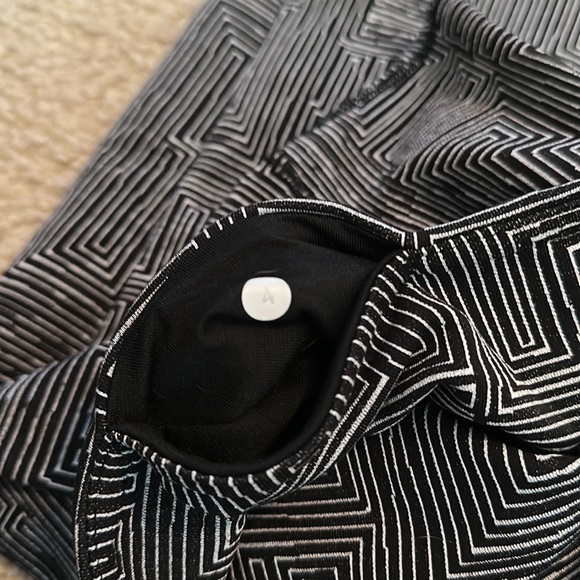 Lululemon Women’s Leggings Size 4 - Picture 4 of 5